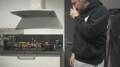 Artnoyz Shower online show from November 8, 11:19 pm