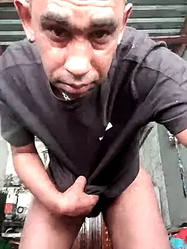 Snapshot of Dillon455669 chatting on March 18, 7:44 am Dillon455669 online show from March 18, 7:44 am