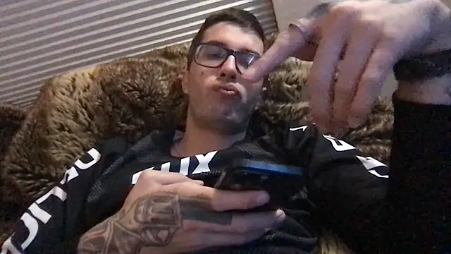 Bwcjoshbanks online show from December 8, 1:24 am