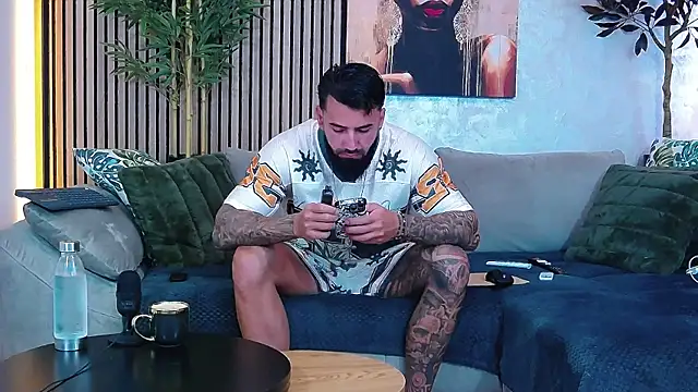 masterkingofmusclee online show from June 1, 7:52 am