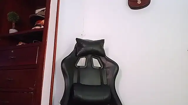 HomeAloneK online show from November 25, 8:33 pm