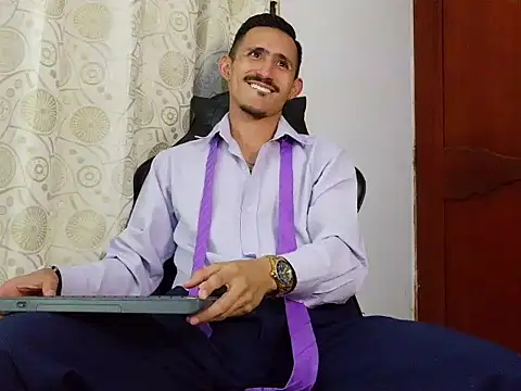 HomeAloneK online show from April 28, 7:40 pm