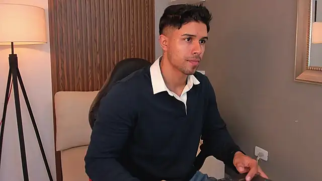 liam collins21 online show from December 12, 11:40 am