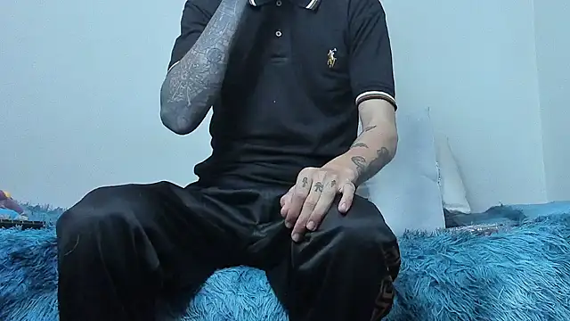 Aaron BigDickxxx online show from October 20, 6:39 am