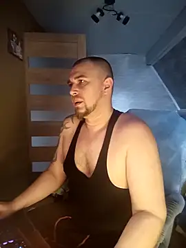 Foxyshaved online show from April 7, 5:29 am