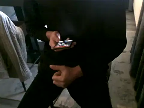 Snapshot of hornyman18cm39 chatting on January 14, 1:06 pm hornyman18cm39 online show from January 14, 1:06 pm