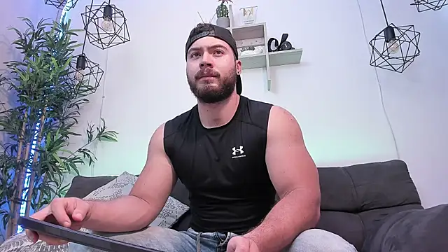 SebastianVilla  online show from March 4, 9:11 pm