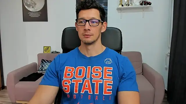 BrutusK08 online show from November 19, 9:20 am