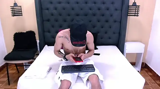 mailo bronw online show from March 11, 8:31 pm