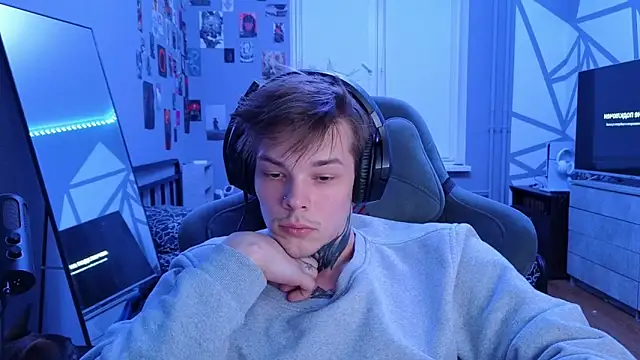 DENIS HERE online show from March 3, 5:23 pm