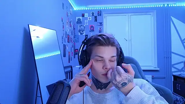 DENIS HERE online show from March 1, 5:27 pm