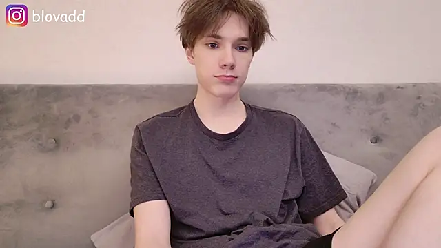 callmenineoneseven online show from February 17, 11:25 pm