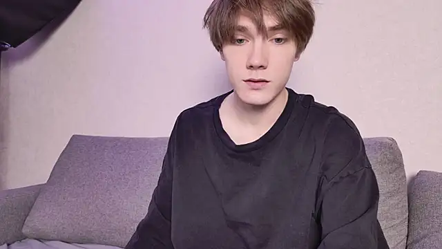 Snapshot of callmenineoneseven chatting on October 18, 12:26 am callmenineoneseven online show from October 18, 12:26 am