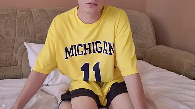 Snapshot of callmenineoneseven chatting on September 9, 9:31 am callmenineoneseven online show from September 9, 9:31 am