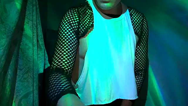 Snapshot of CloudyBoy_Toy chatting on February 24, 7:33 am CloudyBoy Toy online show from February 24, 7:33 am