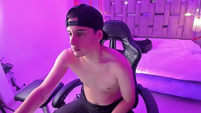 Maximo   online show from November 18, 9:06 pm