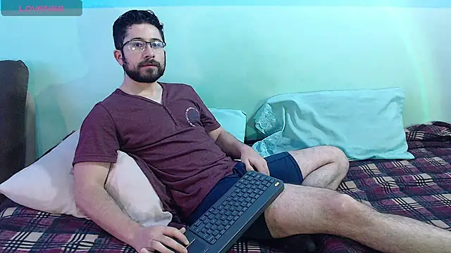 Snapshot of teddy_foster chatting on February 6, 1:10 pm teddy foster online show from February 6, 1:10 pm