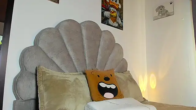 manucute 23  online show from February 2, 3:20 pm