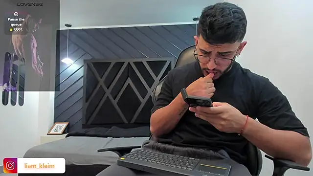 Liam Kleiin online show from November 10, 11:26 am