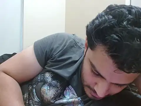 robintoit online show from November 30, 4:03 am