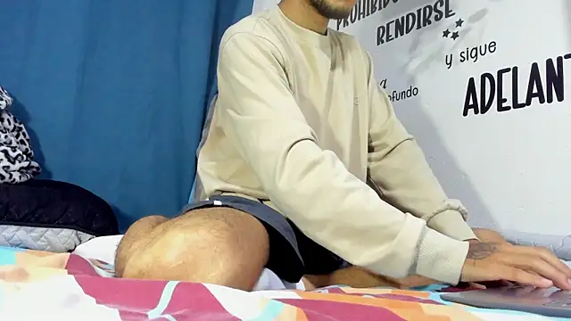 Aronxxs online show from December 17, 10:00 am