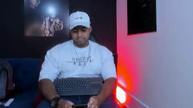 Big furry bear13 online show from November 1, 6:17 am