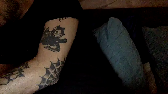 Snapshot of Xslk101 chatting on February 19, 5:05 am Xslk101 online show from February 19, 5:05 am