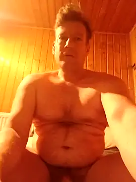 MArciQuarky online show from April 25, 7:00 pm