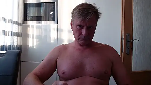 johnnym1 online show from October 20, 3:27 pm