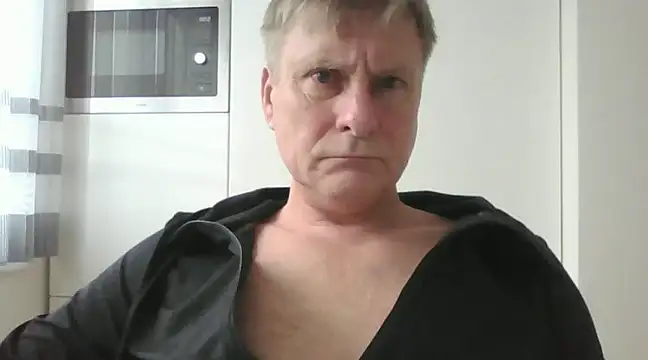 johnnym1 online show from January 2, 10:16 am