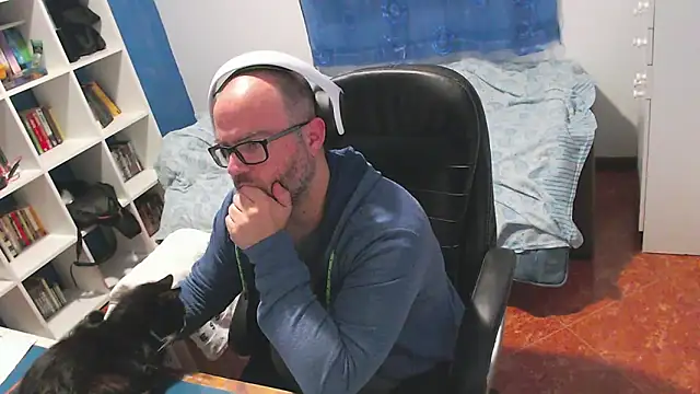 ravingr4d4 online show from February 9, 10:36 pm