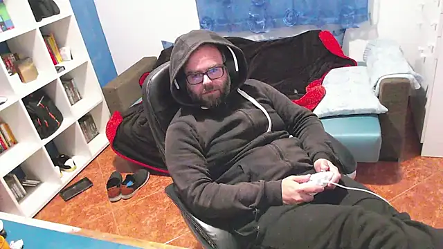 ravingr4d4 online show from December 14, 10:39 pm