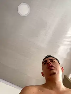 Snapshot of DanielGomez9 chatting on December 15, 3:31 pm DanielGomez9 online show from December 15, 3:31 pm