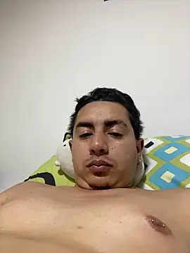 Snapshot of DanielGomez9 chatting on March 23, 3:32 am DanielGomez9 online show from March 23, 3:32 am