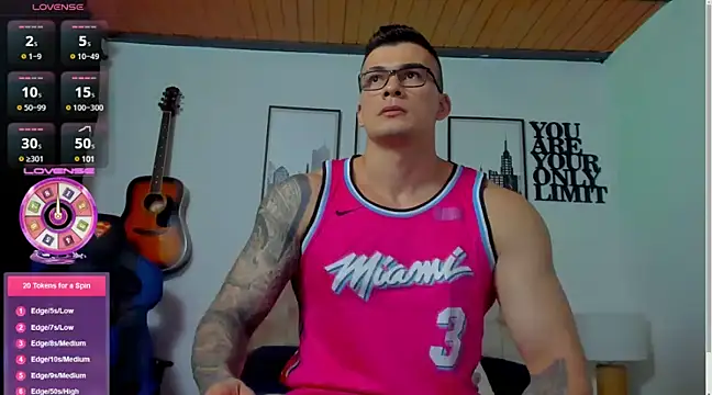 Snapshot of seancarreraa chatting on December 13, 8:04 pm seancarreraa online show from December 13, 8:04 pm