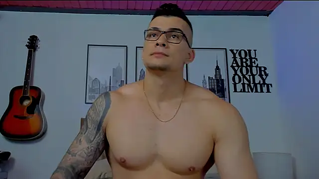Snapshot of seancarreraa chatting on January 2, 11:20 am seancarreraa online show from January 2, 11:20 am