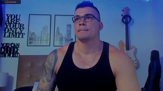 Snapshot of seancarreraa chatting on October 23, 3:48 pm seancarreraa online show from October 23, 3:48 pm