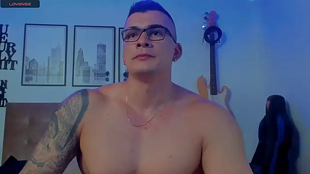 Snapshot of seancarreraa chatting on October 7, 3:21 am seancarreraa online show from October 7, 3:21 am