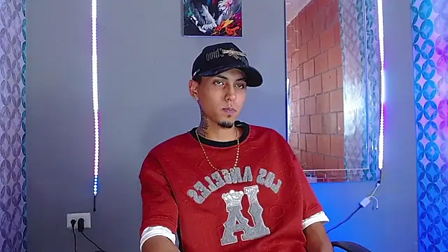 Liam lee online show from April 16, 9:39 pm