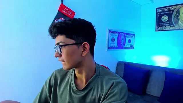 TylerWhite  online show from December 20, 2:41 am