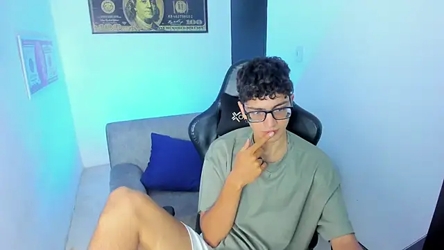 TylerWhite  online show from February 8, 2:58 am