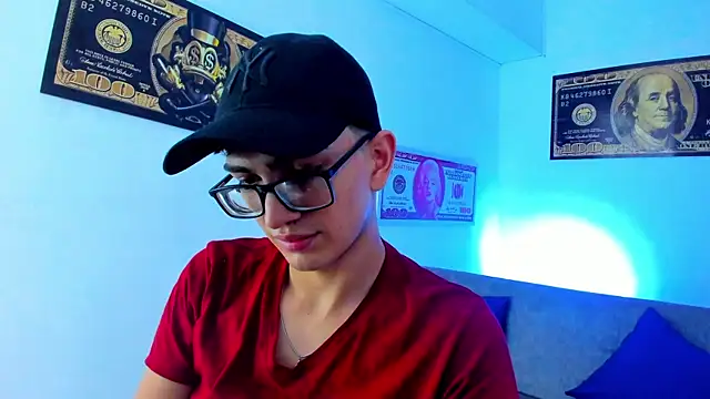 TylerWhite  online show from December 8, 10:14 pm