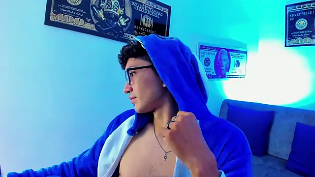 TylerWhite  online show from January 24, 3:00 am