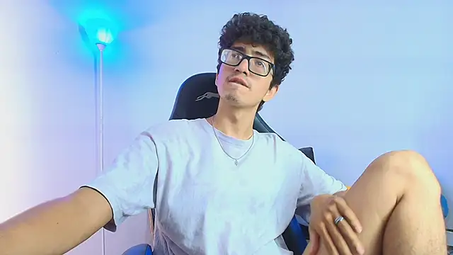 TylerWhite  online show from October 4, 1:16 pm