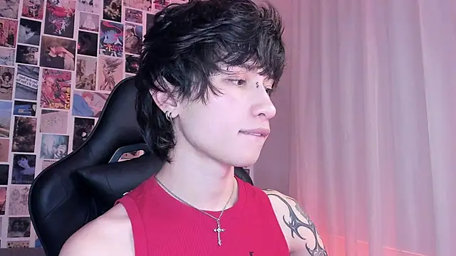 Snapshot of liamelf chatting on January 5, 6:13 am liamelf online show from January 5, 6:13 am