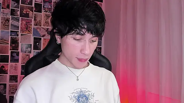 Snapshot of liamelf chatting on October 16, 2:30 am liamelf online show from October 16, 2:30 am