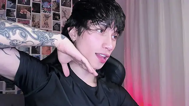 Snapshot of liamelf chatting on March 19, 5:52 am liamelf online show from March 19, 5:52 am