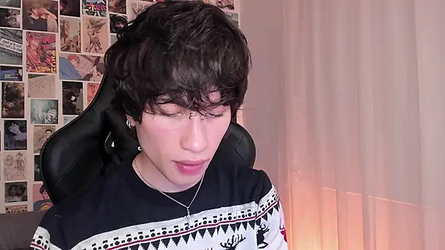 Snapshot of liamelf chatting on December 29, 6:35 am liamelf online show from December 29, 6:35 am