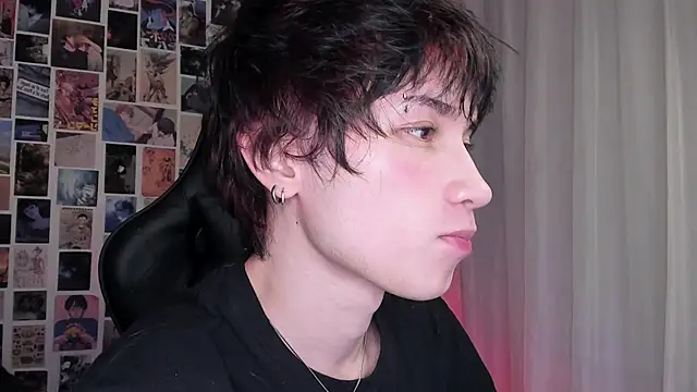 Snapshot of liamelf chatting on October 17, 5:55 am liamelf online show from October 17, 5:55 am