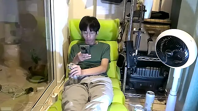 freeeeeessssss111 online show from October 13, 3:40 pm